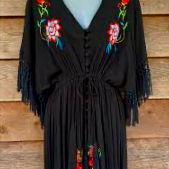 Fillyboo Black Maxi Dress with Vibrant Floral Embroidery (XL) - Picture 5 of 8